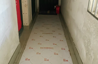 对方正在长头发